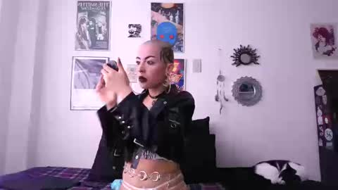 Snapshot of plutonbluemoon_999 chatting on September 24, 2025, 8:23 pm online show from September 24, 2025, 8:23 pm