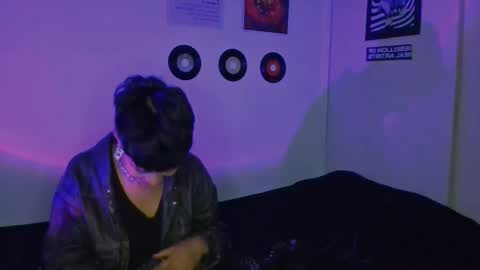 Snapshot of plutonbluemoon_999 chatting on September 26, 2025, 7:23 am online show from September 26, 2025, 7:23 am