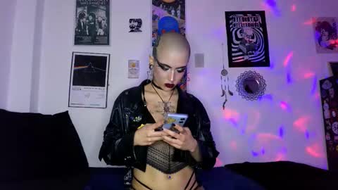 Snapshot of plutonbluemoon_999 chatting on October 23, 2025, 1:16 am online show from October 23, 2025, 1:16 am