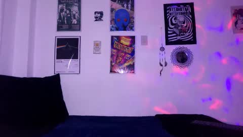 Snapshot of plutonbluemoon_999 chatting on October 29, 2025, 12:35 am online show from October 29, 2025, 12:35 am