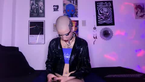 Snapshot of plutonbluemoon_999 chatting on October 30, 2025, 1:40 am online show from October 30, 2025, 1:40 am