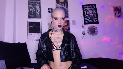 Snapshot of plutonbluemoon_999 chatting on November 6, 2025, 12:44 am online show from November 6, 2025, 12:44 am