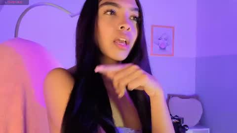 Snapshot of pocahontas_moon chatting on July 3, 2026, 3:29 pm Pocahontas online show from July 3, 2026, 3:29 pm