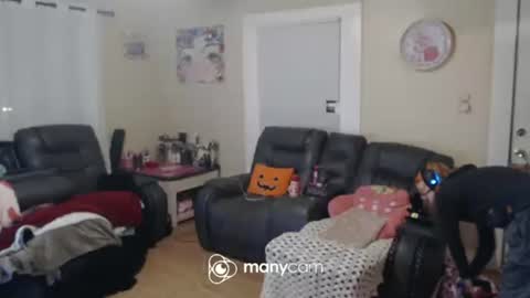 Snapshot of pocketplywood chatting on November 28, 2025, 12:35 am PocketPlywood online show from November 28, 2025, 12:35 am