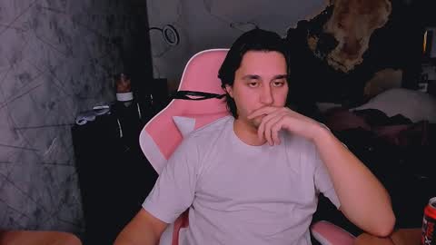 Snapshot of pohyi_ chatting on December 15, 2025, 1:04 pm pohyi_ online show from December 15, 2025, 1:04 pm