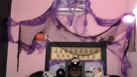 poison_pink online show from October 18, 2025, 2:18 pm