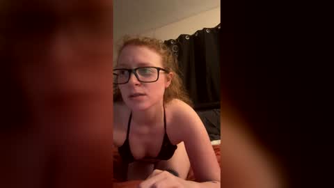 Snapshot of poisonivyy95 chatting on March 1, 2026, 3:08 am poisonivyy95 online show from March 1, 2026, 3:08 am