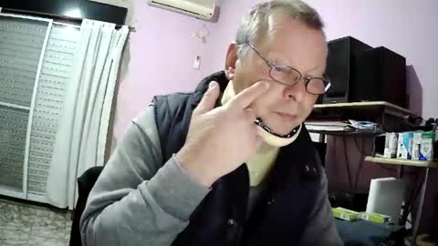 Snapshot of pol22010 chatting on May 25, 2026, 8:48 pm Polako online show from May 25, 2026, 8:48 pm