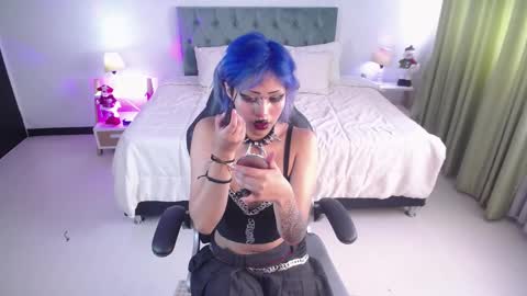 Snapshot of polilla_10_ chatting on December 3, 2024, 3:55 pm Poli online show from December 3, 2024, 3:55 pm