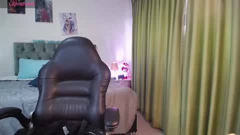 Snapshot of polilla_10_ chatting on December 24, 2024, 12:11 pm Poli online show from December 24, 2024, 12:11 pm