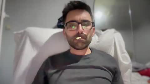 pollabeta online show from November 15, 2025, 9:28 am