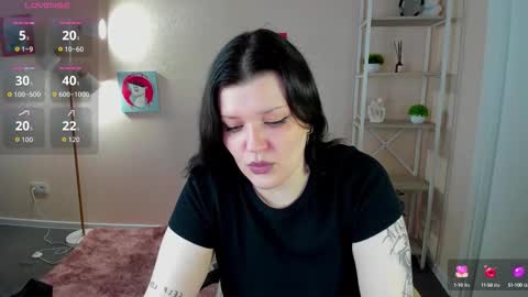 Polly online show from September 25, 2025, 8:18 am