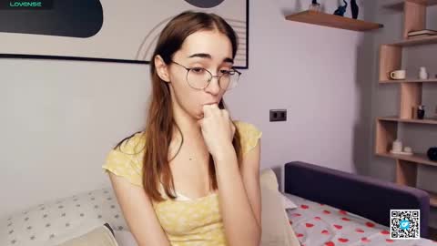 Polly online show from September 25, 2025, 7:34 am