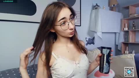 Polly online show from October 26, 2025, 7:25 am