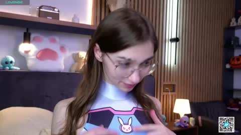 Polly online show from November 13, 2025, 7:29 am