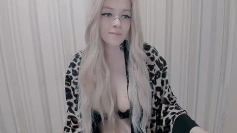 Polly online show from October 9, 2025, 7:34 pm