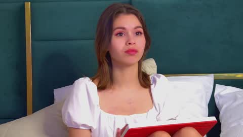 Polly online show from February 25, 2025, 1:41 am