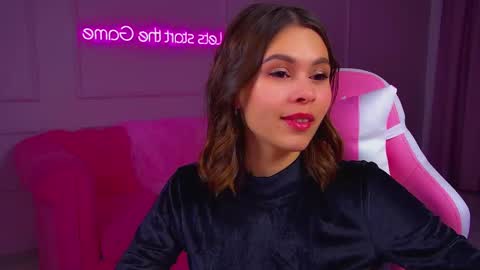 Polly online show from September 17, 2025, 8:32 pm