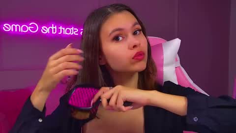 Polly online show from October 10, 2025, 6:18 pm