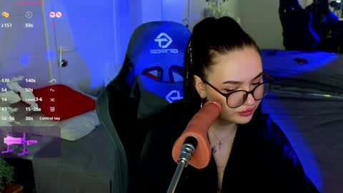 pollyshmidt online show from February 5, 2025, 3:52 pm