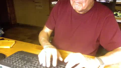 pomme1949 online show from December 1, 2025, 12:21 pm