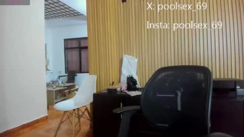 Snapshot of poolsexx_69 chatting on December 4, 2025, 12:31 am poolsexx_69 online show from December 4, 2025, 12:31 am