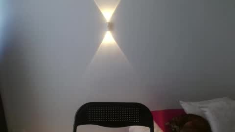 porcelainlux online show from April 19, 2026, 9:06 pm