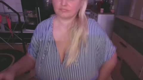 MelissOfficial online show from February 5, 2025, 8:35 pm