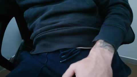 Snapshot of porw23 chatting on October 17, 2025, 7:33 am porw23 online show from October 17, 2025, 7:33 am