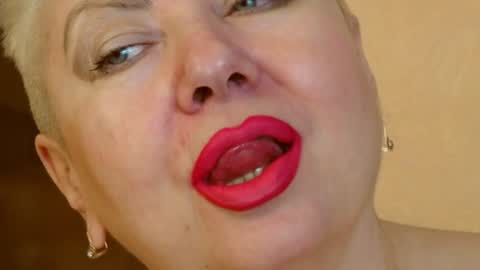 Snapshot of posh_lady chatting on December 27, 2024, 5:52 am LADY POSH online show from December 27, 2024, 5:52 am