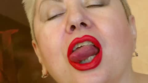 Snapshot of posh_lady chatting on January 4, 2025, 3:50 am LADY POSH online show from January 4, 2025, 3:50 am