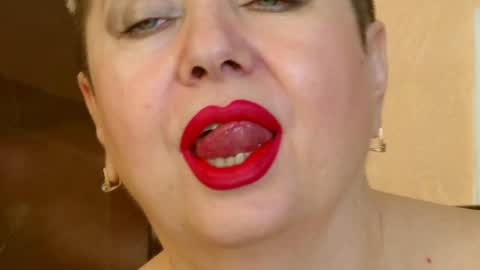 Snapshot of posh_lady chatting on January 23, 2025, 10:11 pm LADY POSH online show from January 23, 2025, 10:11 pm