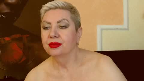 Snapshot of posh_lady chatting on February 18, 2025, 10:14 pm LADY POSH online show from February 18, 2025, 10:14 pm