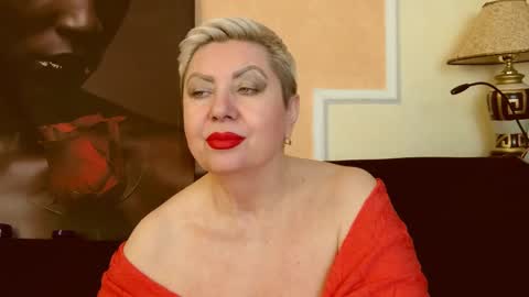 Snapshot of posh_lady chatting on February 25, 2025, 10:07 pm LADY POSH online show from February 25, 2025, 10:07 pm
