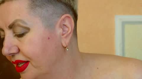 Snapshot of posh_lady chatting on March 7, 2025, 9:59 pm LADY POSH online show from March 7, 2025, 9:59 pm