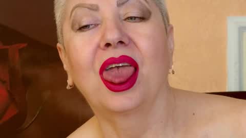 Snapshot of posh_lady chatting on October 15, 2025, 8:42 pm LADY POSH online show from October 15, 2025, 8:42 pm