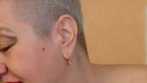 Snapshot of posh_lady chatting on October 16, 2025, 8:54 pm LADY POSH online show from October 16, 2025, 8:54 pm