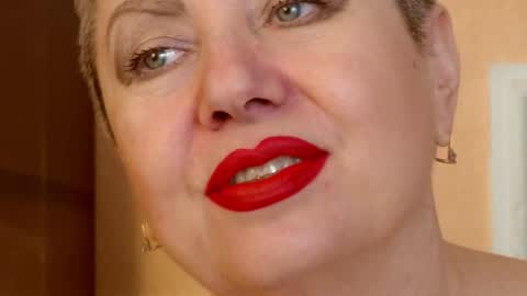 Snapshot of posh_lady chatting on October 28, 2025, 10:34 pm LADY POSH online show from October 28, 2025, 10:34 pm