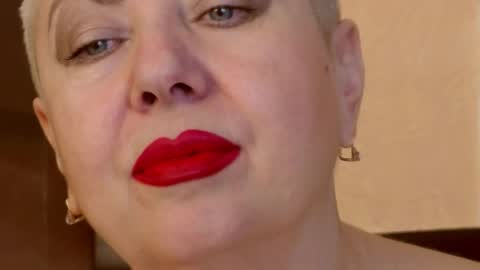 Snapshot of posh_lady chatting on December 4, 2025, 7:55 pm LADY POSH online show from December 4, 2025, 7:55 pm