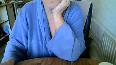 poshman65 online show from December 5, 2025, 12:14 pm