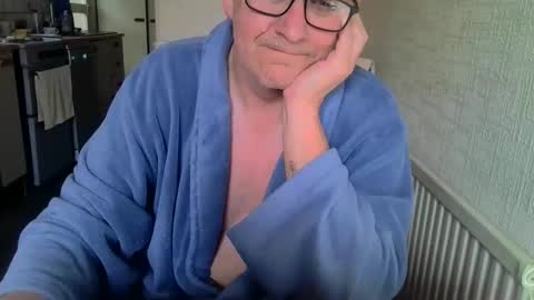 poshman65 online show from April 9, 2026, 8:53 am