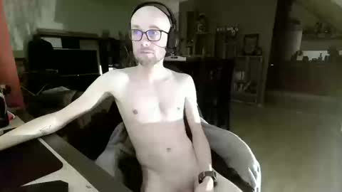 Snapshot of poutoublou002 chatting on March 12, 2026, 9:54 pm Blou online show from March 12, 2026, 9:54 pm