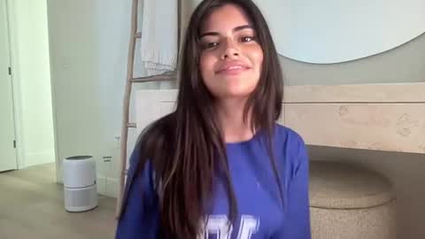 Snapshot of poutyselena chatting on July 1, 2026, 11:04 pm Selena online show from July 1, 2026, 11:04 pm