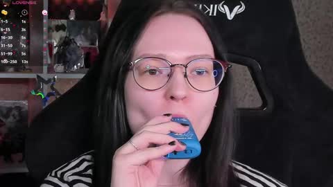 Robyn online show from April 18, 2026, 2:21 pm