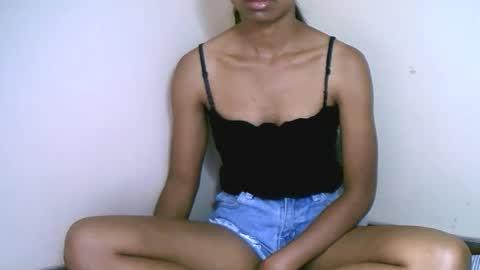 Snapshot of prettiethalia chatting on October 29, 2025, 11:23 am prettiethalia online show from October 29, 2025, 11:23 am