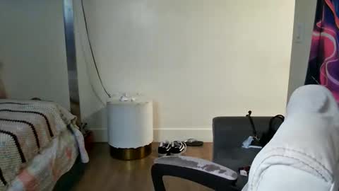 Yasmine pretty online show from November 30, 2025, 12:36 am