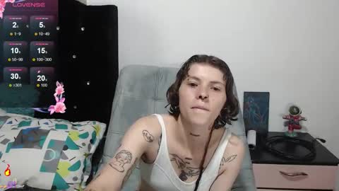 pretty_cristal22 online show from October 19, 2025, 9:48 pm