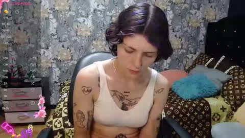 pretty_cristal22 online show from April 19, 2026, 9:50 pm