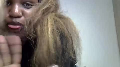 pretty_curvy99 online show from March 18, 2026, 11:24 am