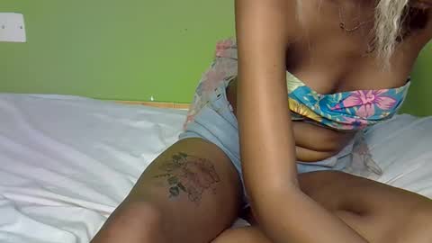 Snapshot of pretty_g2 chatting on October 15, 2025, 11:10 am pretty_g2 online show from October 15, 2025, 11:10 am